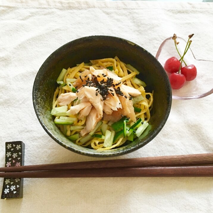 出汁醤油で♪シャケのほぐし身と錦糸卵胡瓜ごはん♡